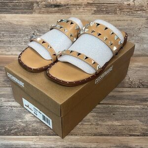Cushionaire Visby Two Band Studded Sandal in Tan New!
